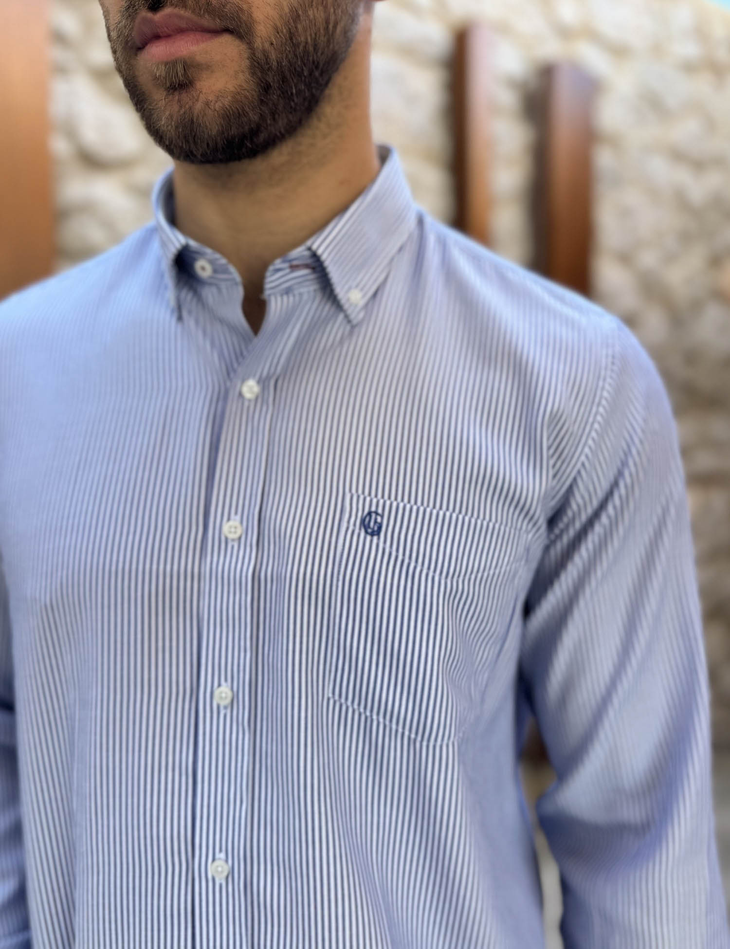 Ανδρικό μπλε ριγέ πουκάμισο με γιακά και τσέπη στο στήθος 562 φωτογραφία